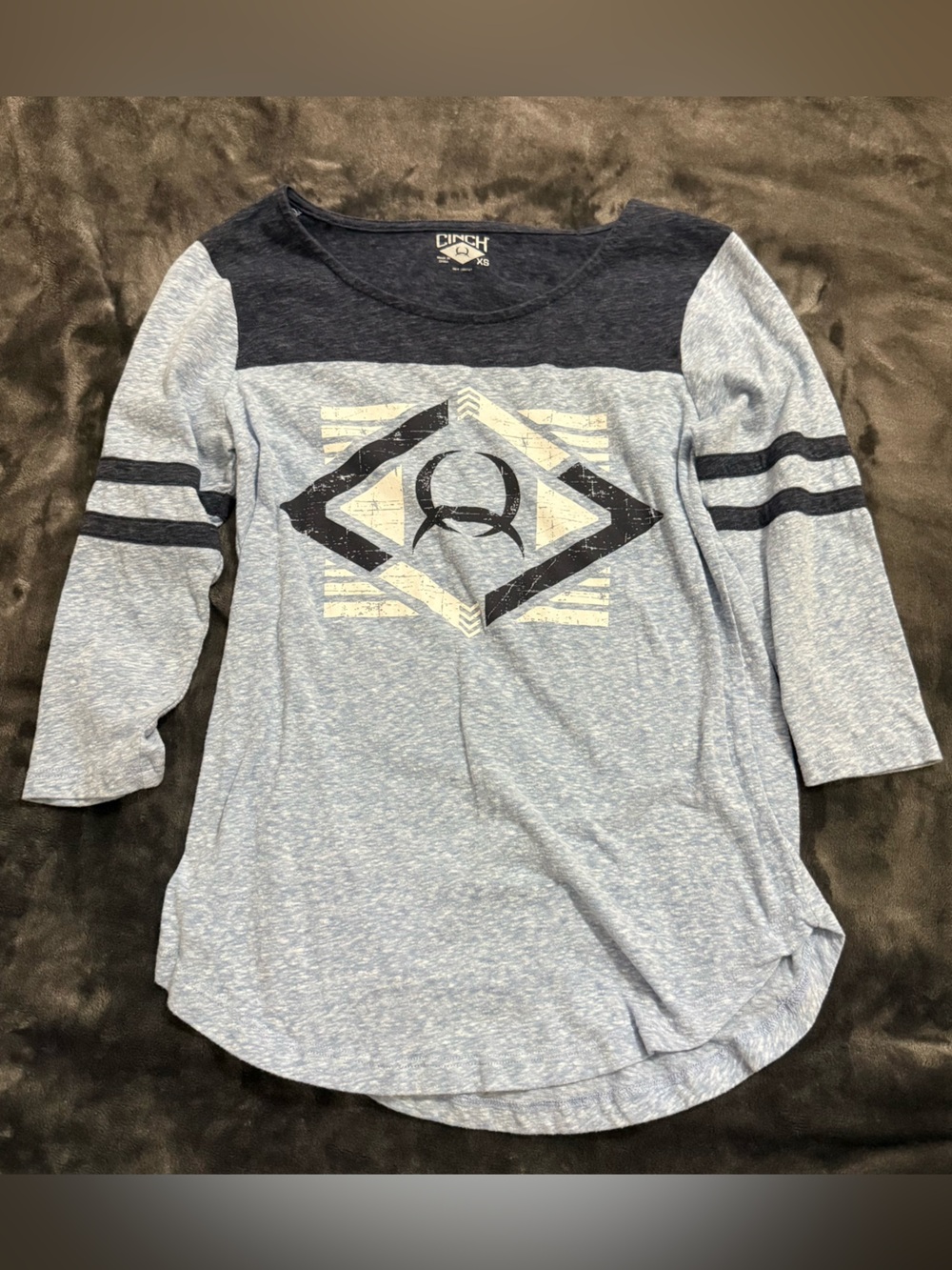 Cinch Women's Light Blue Heather Crewneck with Navy Graphic
